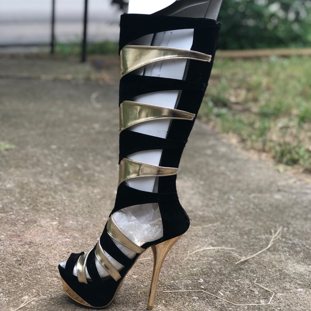 I’m selling these fashion type boots for $70